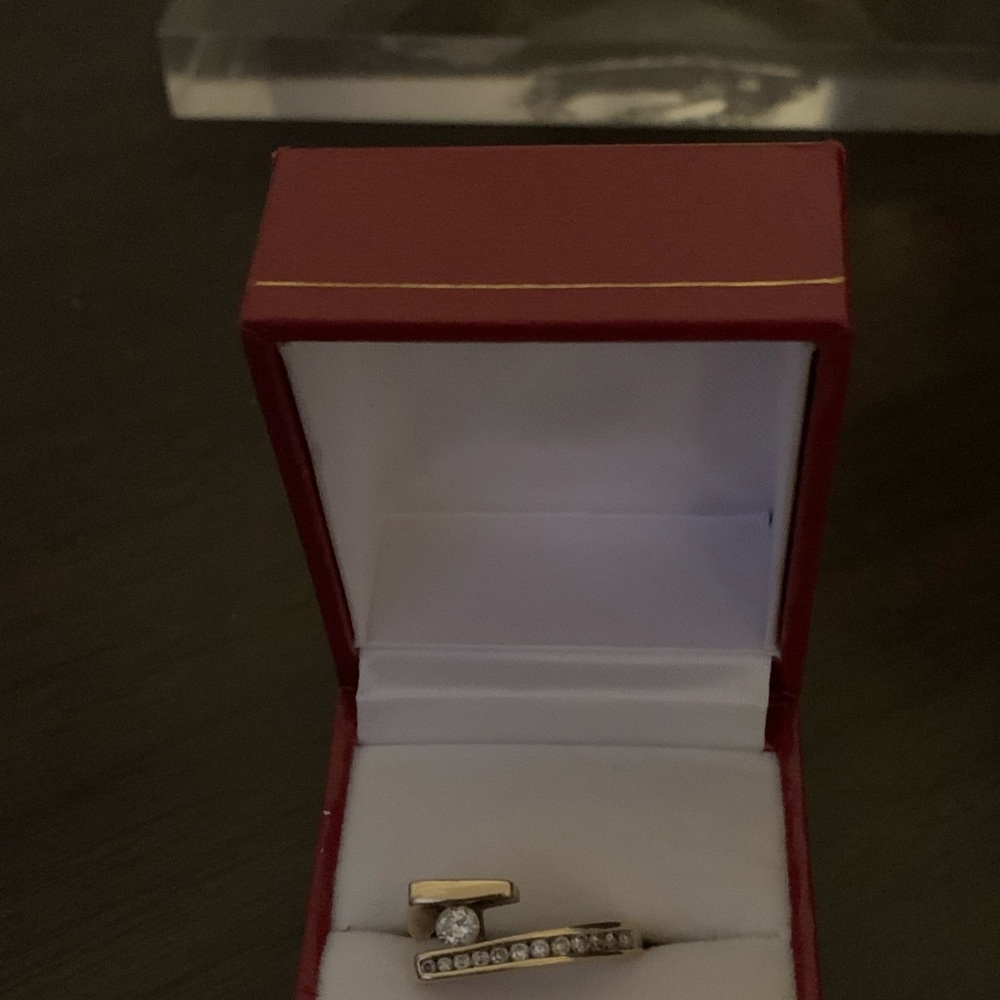 DIAMOND RING